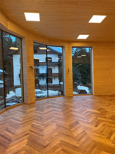 Referenzbild: 2-Schicht Parkett, Eiche Rustikal, geölt, 490 x 70 x 12,5 mm in Fischgrätoptik 2-Schicht Parkett, Eiche Rustikal, geölt, 490 x 70 x 12,5 mm in Fischgrätoptik